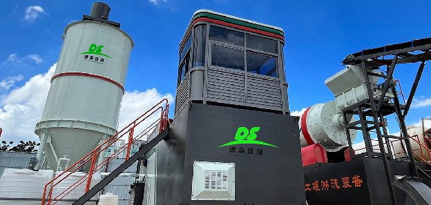 Skid-mounted soil washing and remediation equipment in South China