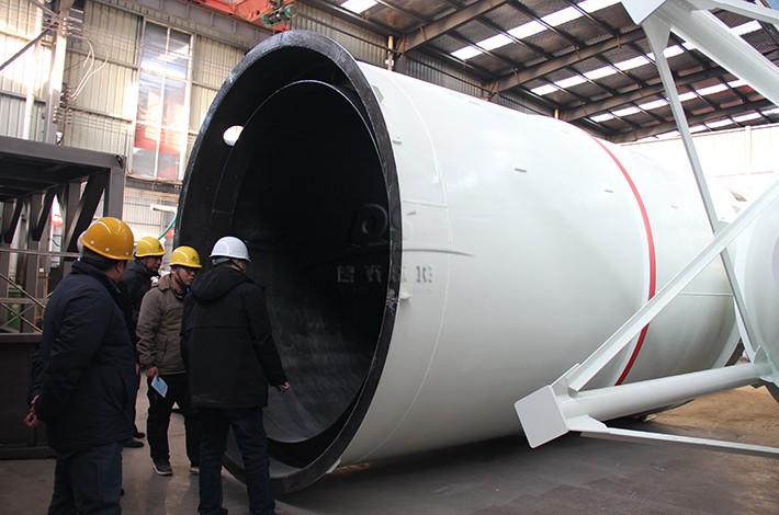 skid-mounted soil leaching equipment customers visit the production workshop